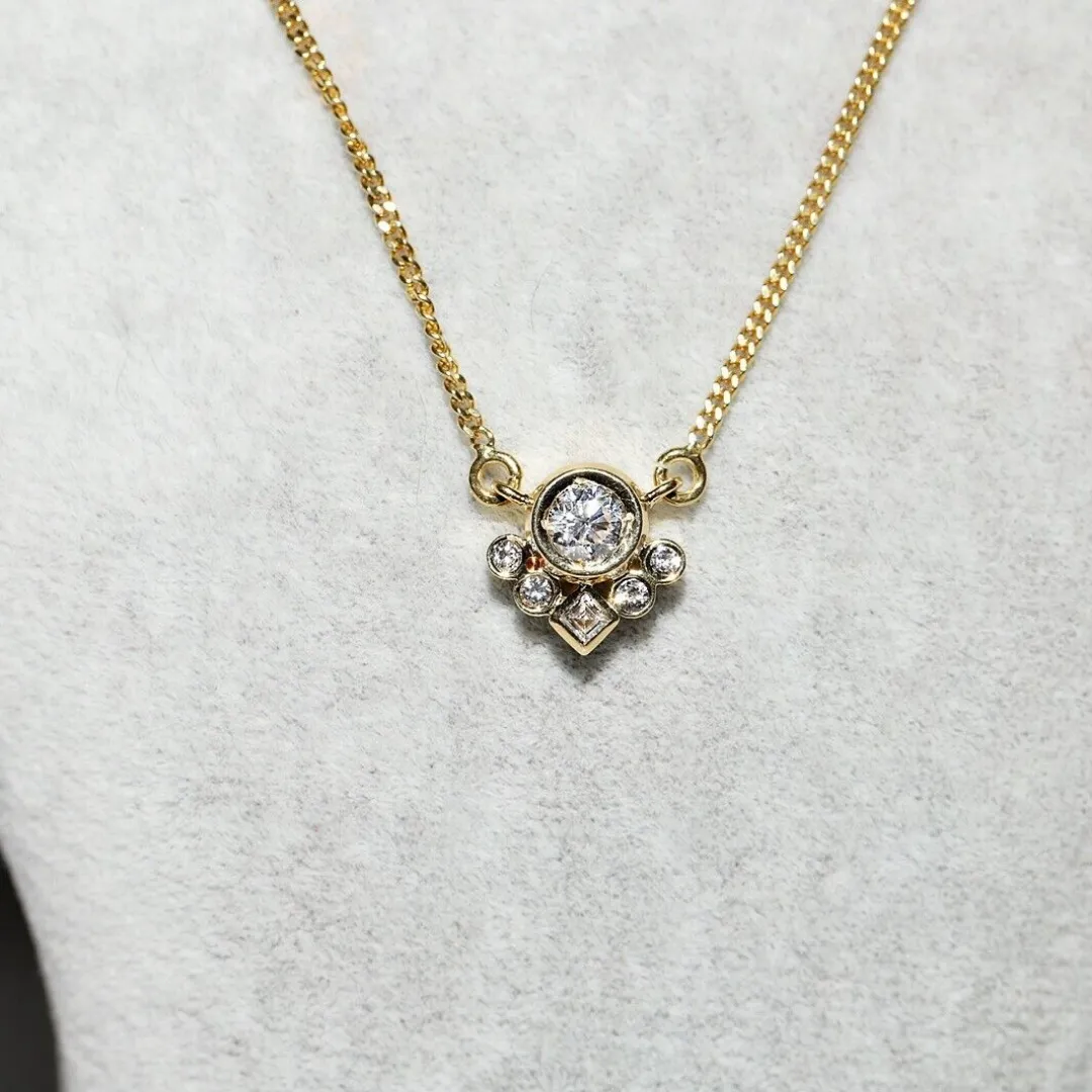 /public/photos/live/Multi Cut Moissanite Woman Diamond Pendant 791 (1).webp